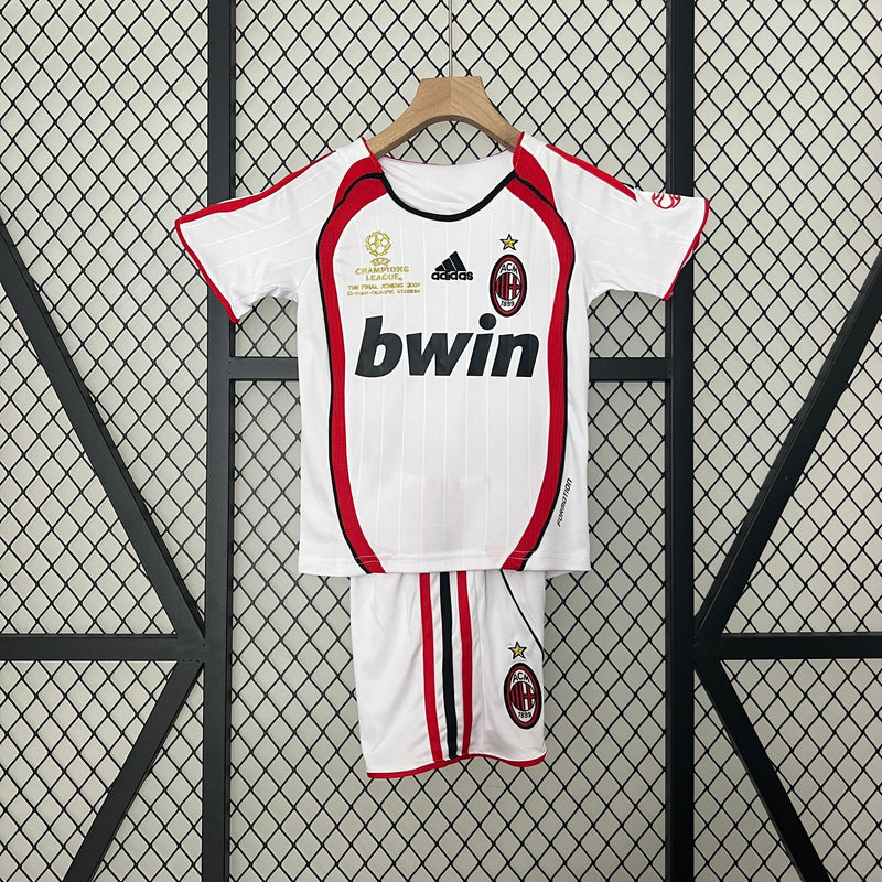 MILAN II 06/07 EDICIÓN LIMITADA CHAMPNHIONS LEAGUE CONJUNTO INFANTIL (RETRO)